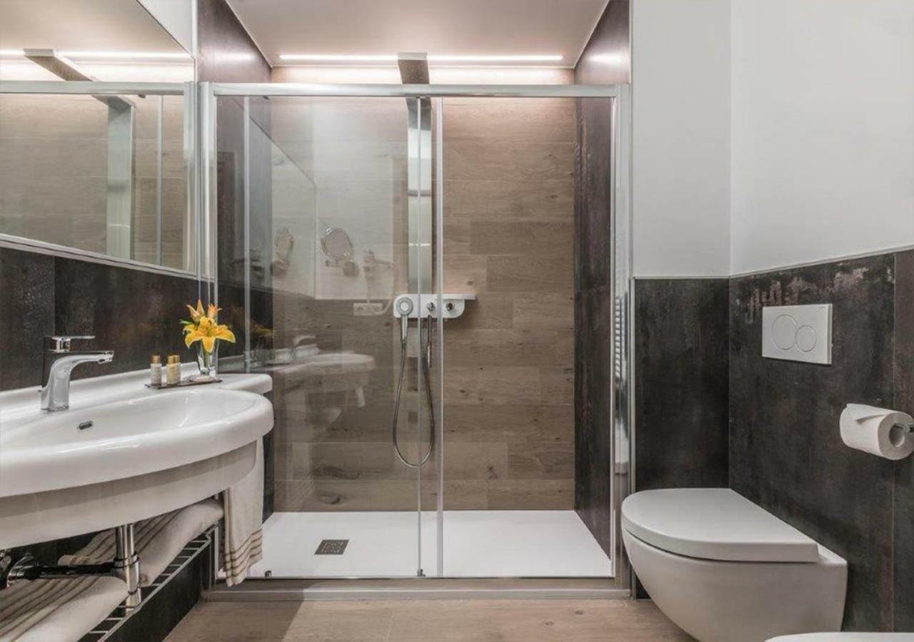 Astoria Deluxe Rooms Болоня Екстериор снимка