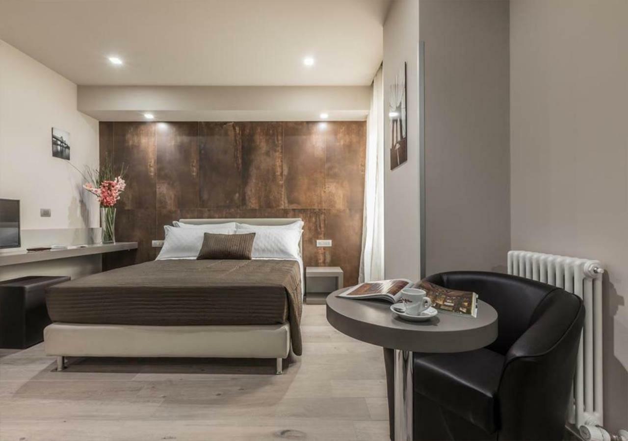 Astoria Deluxe Rooms Болоня Екстериор снимка