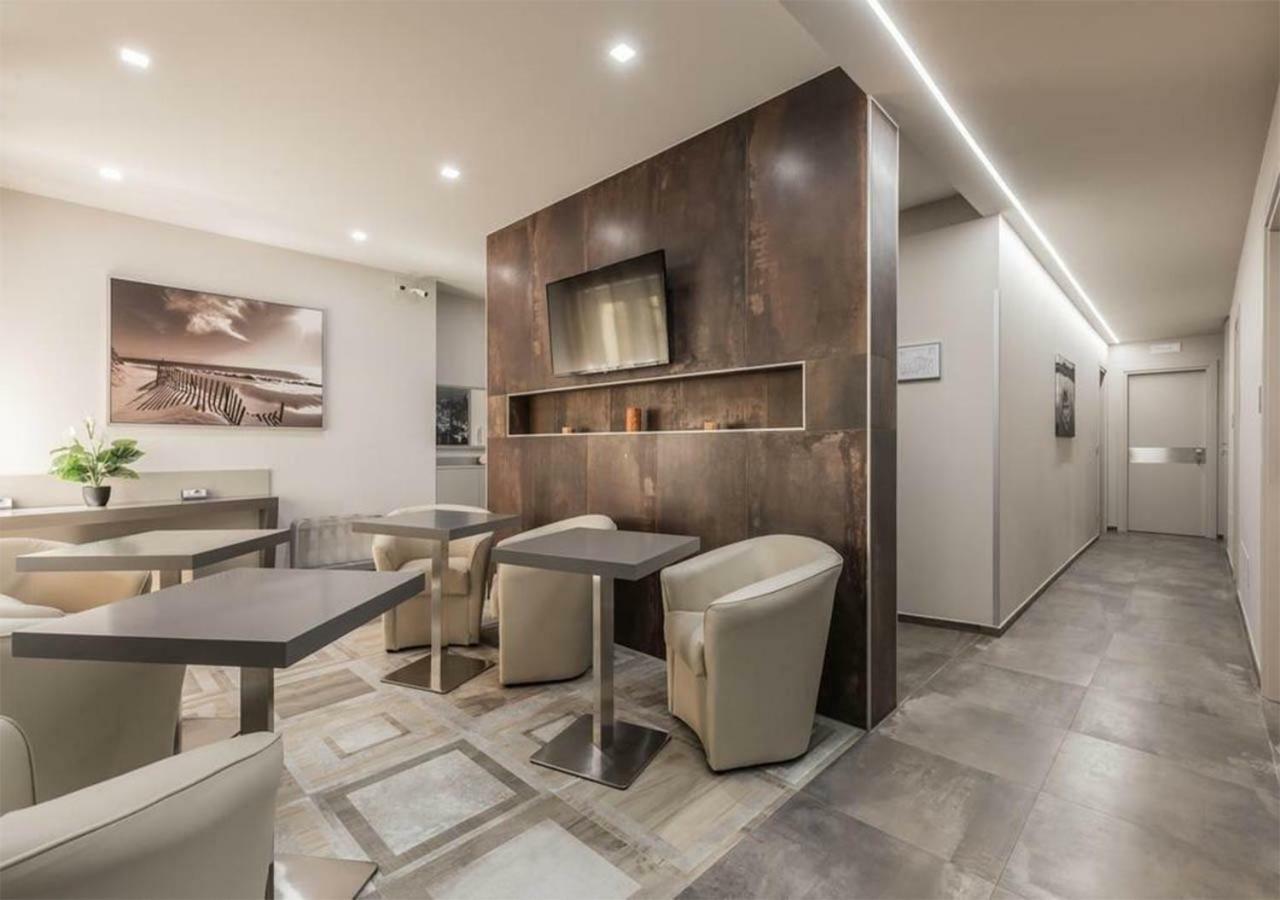 Astoria Deluxe Rooms Болоня Екстериор снимка